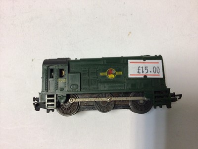 Lot 114 - Triang TT gauge locomotives including BR green 0-6-0 Diesel Shunter 13007, boxed T95, BR black 0-6-0 Tank locomotive, boxed T90 and one other lined green 4-6-2Britainnia Class 'Boadicea' 70036, box...