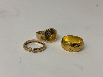 Lot 99 - 22ct gold wedding band (London 1971), together with a 9ct gold wedding band (cut) (London 1966) and a 9ct gold signet ring (3).