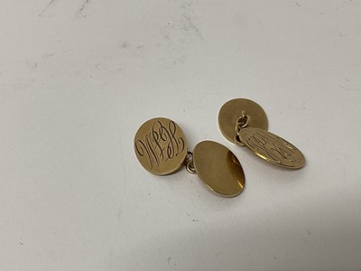 Lot 104 - Pair of 9ct gold Gentleman's cufflinks, each with an oval panel engraved 'HJM'