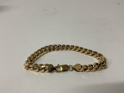 Lot 108 - 9ct gold curb link bracelet, marked 375.