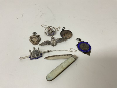 Lot 112 - Victorian silver and mother of pearl fruit knife, together with a silver RAF wings Sweetheart brooch, silver and enamel Royal Marines Sweetheart brooch, a Cambridgeshire Regiment Sweetheart brooch...