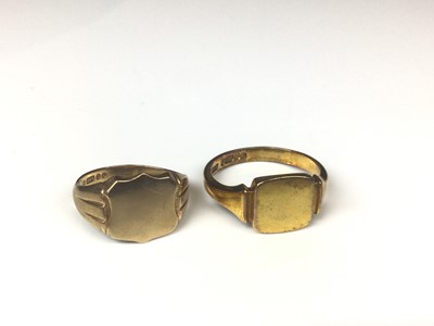 Lot 134 - Five 9ct gold signet rings