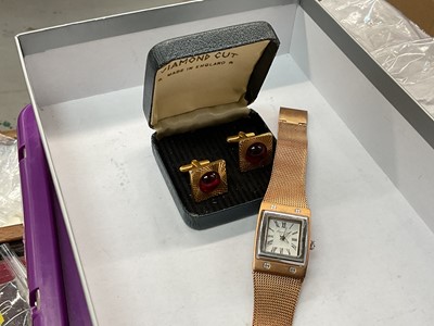 Lot 877 - Gents Kenneth Cole watch on stainless steel bracelet and a pair of diamond cut cuff links in original box