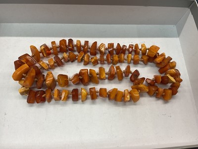 Lot 878 - Vintage butterscotch amber necklace with nugget beads