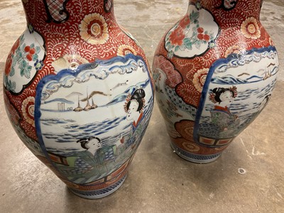 Lot 192 - Large pair of early 20th century Japanese kutani vase, one with significant damage and repair