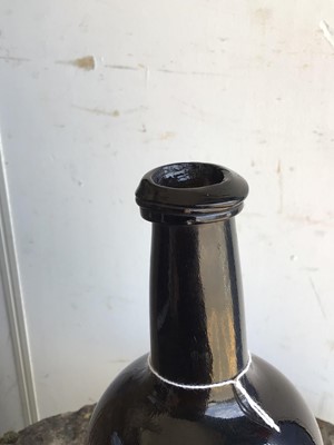 Lot 32 - Late 18th/early 19th century sealed wine bottle