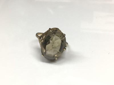 Lot 89 - 9ct gold smoky quartz cocktail ring