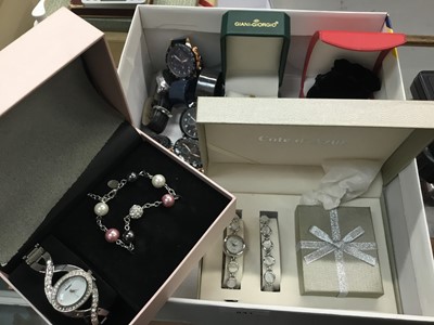 Lot 841 - Box of wrist watches