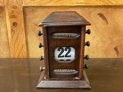 Lot 70 - Desk calendar and various wooden items