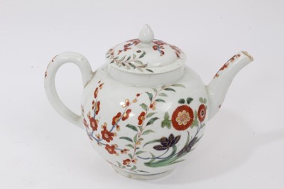Lot 14 - A Worcester Kempthorne pattern teapot