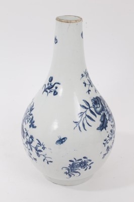 Lot 15 - A Worcester blue and white Pinecone pattern bottle vase