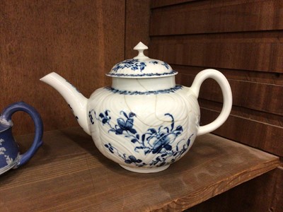 Lot 115 - A Worcester blue and white teapot