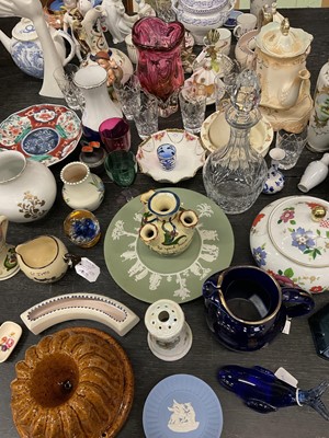 Lot 176 - Decorative ceramics and glass