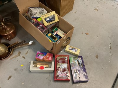 Lot 430 - Box of matchbox, corgi and other model cars