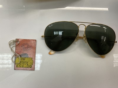 Lot 286 - Pair of vintage Ray-Ban sunglasses with original tag and case