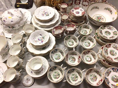 Lot 305 - Coalport Tulip Tree tea and dinner ware, together with other Coalport tea/ coffee ware including Broadway Blue, Montrose Pink and Ming Rose bowl