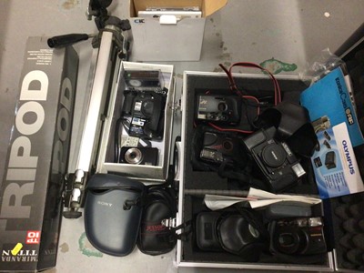Lot 308 - Group of cameras and accessories