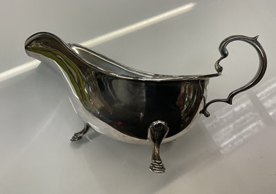 Lot 813 - Georgian style silver sauce boat Sheffield 1940