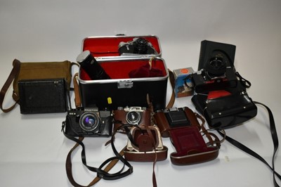 Lot 2350 - Group of cameras