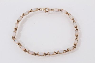 Lot 541 - 9ct gold opal bracelet