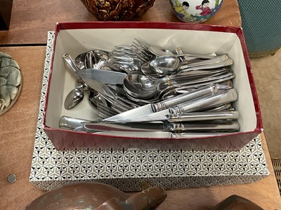 Lot 419 - Villeroy and Boch cutlery and dressing table set