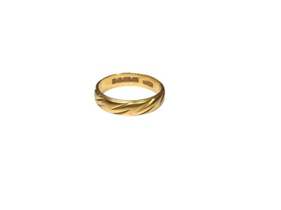 Lot 252 - 22ct gold wedding ring