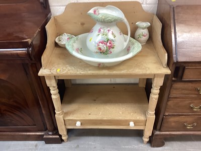 Lot 1090 - Victorian pine wash stand