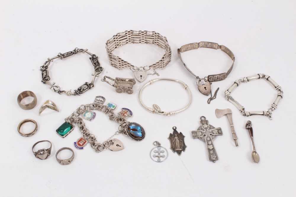 Lot 892 - Group of silver and white metal jewellery