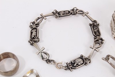 Lot 892 - Group of silver and white metal jewellery