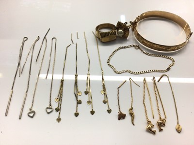 Lot 811 - 9ct gold bracelet, group of yellow and white metal threader earrings, gold plated bangle with engraved decoration and two costume rings