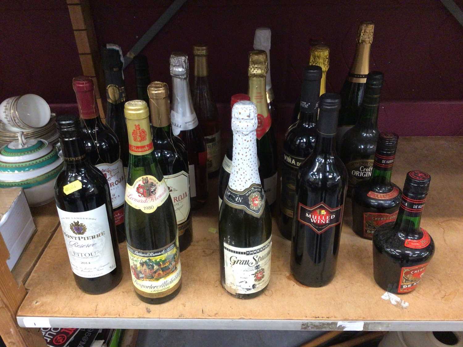 Lot 715 - Lot bottles of wine