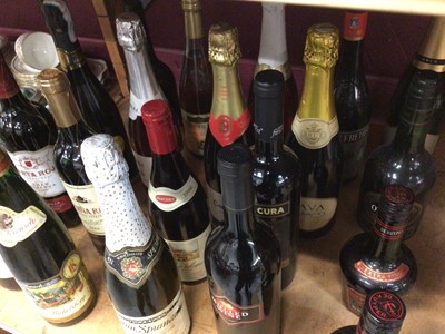 Lot 715 - Lot bottles of wine