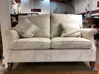 Lot 1156 - Good quality contemporary two seater settee with pale grey upholstery