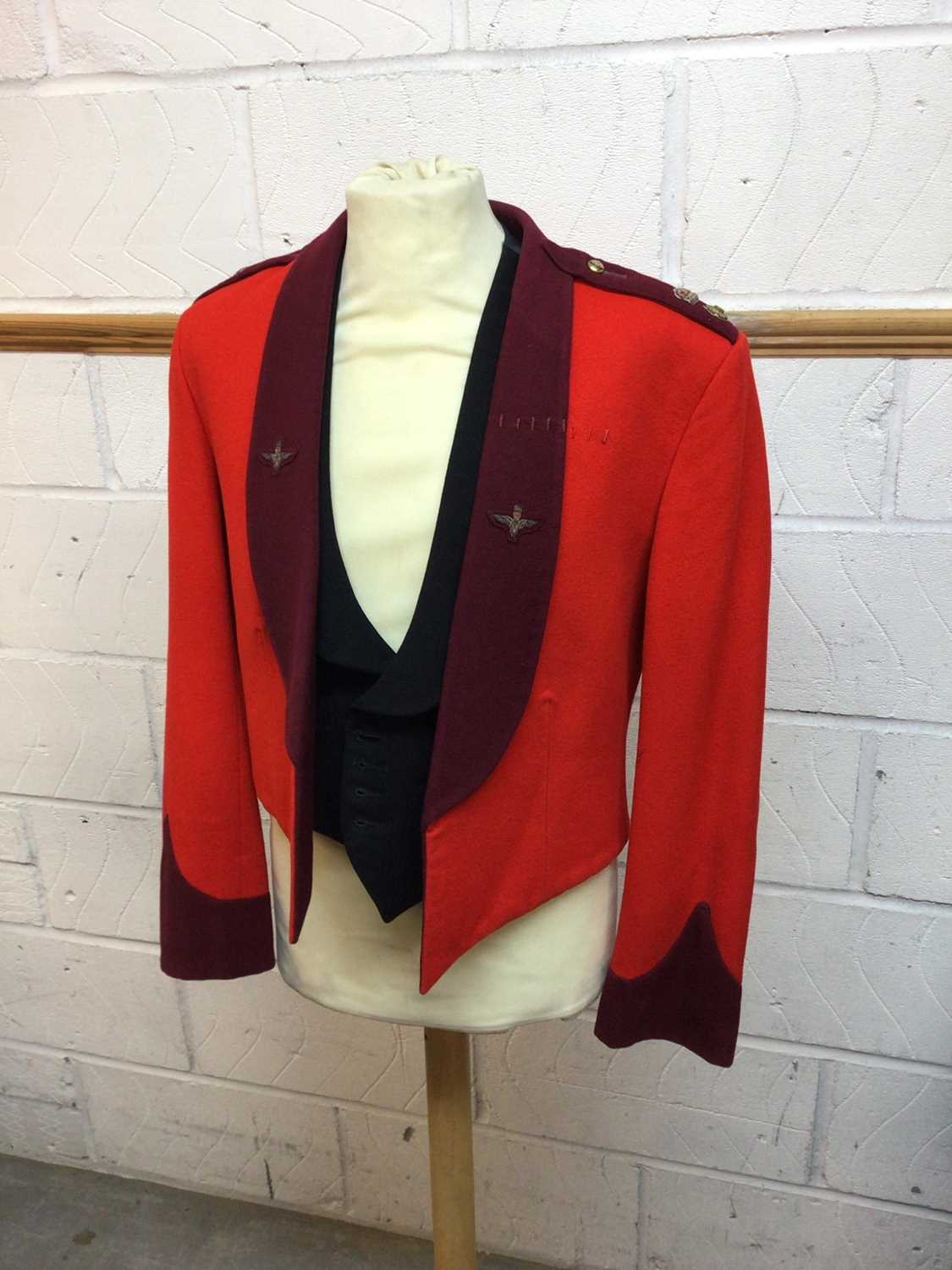 Lot 635 - Parachute Regiment Officers' Mess Kit, Lt
