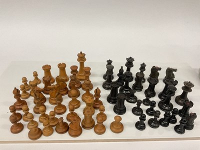 Lot 2526 - Collection of Staunton boxwood and ebonised chess pieces (not weighted)