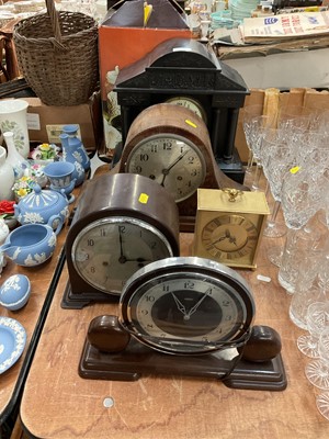 Lot 432 - Two Art Deco Bakelite mantle clocks, black slate mantle clock and two others (5 clocks)