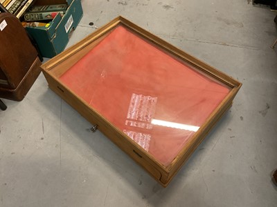 Lot 448 - Glazed table top display cabinet