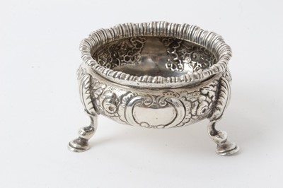 Lot 236 - Possibly Scottish Provincial, Georgian silver salt cellar, marked H R to underside, possibly by Hugh Ross of Tain.