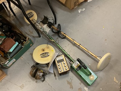 Lot 485 - Garrett Deep Seeker metal detector and other (2).