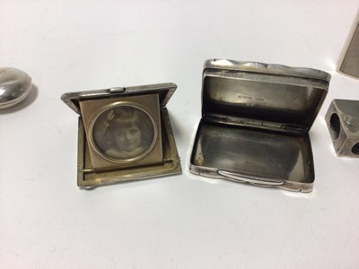 Lot 90 - 1930s silver hip flask and other silver items (5)