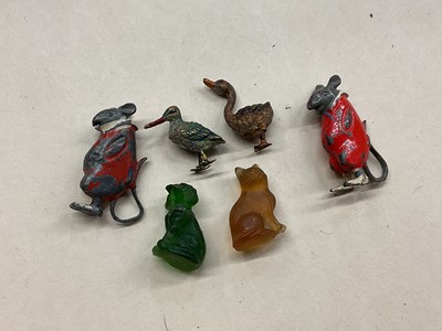 Lot 513 - Two cold painted birds, together with two glass animals and two mice.