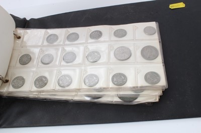 Lot 191 - World - Mixed coinage to include a small quantity of G.B. pre 1947 silver & other issues (Qty)