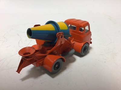 Lot 17 - Dinky lorry mounted cement mixer No 960, Blaw-Knox Bulldozer No 961 both in original boxes (2)