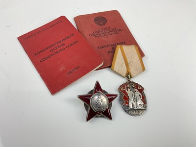 Lot 462 - Second World War Soviet Order of The Red Star, numbered 3154882 to reverse, Soviet Order of The Badge of Honour, numbered 407783 to reverse, together with two Soviet document books (4)