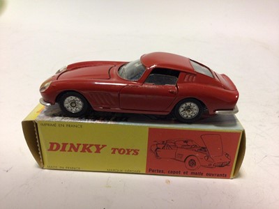 Lot 32 - Dinky Ferrari 275 GTB No 506, in different colourways Red & Yellow, both in original boxes (2)