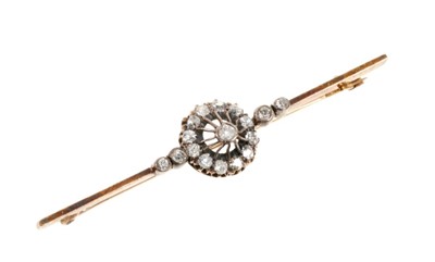 Lot 465 - Late Victorian diamond bar brooch