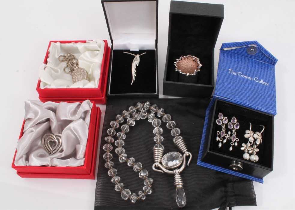 Lot 803 - Group of silver jewellery