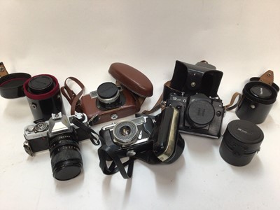 Lot 2373 - Group of cameras and lenses