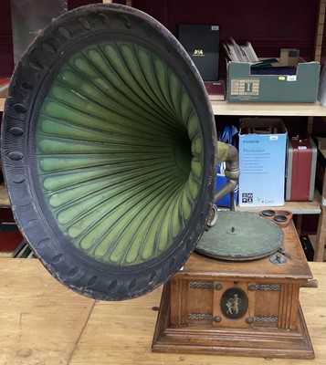 Lot 2225 - Vintage gramophone with horn