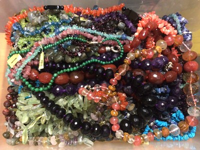 Lot 813 - Collection of semi precious bead necklaces and bracelets including quartz, cultured pearls, tiger's eye, turquoise, carnelian etc (3 trays)